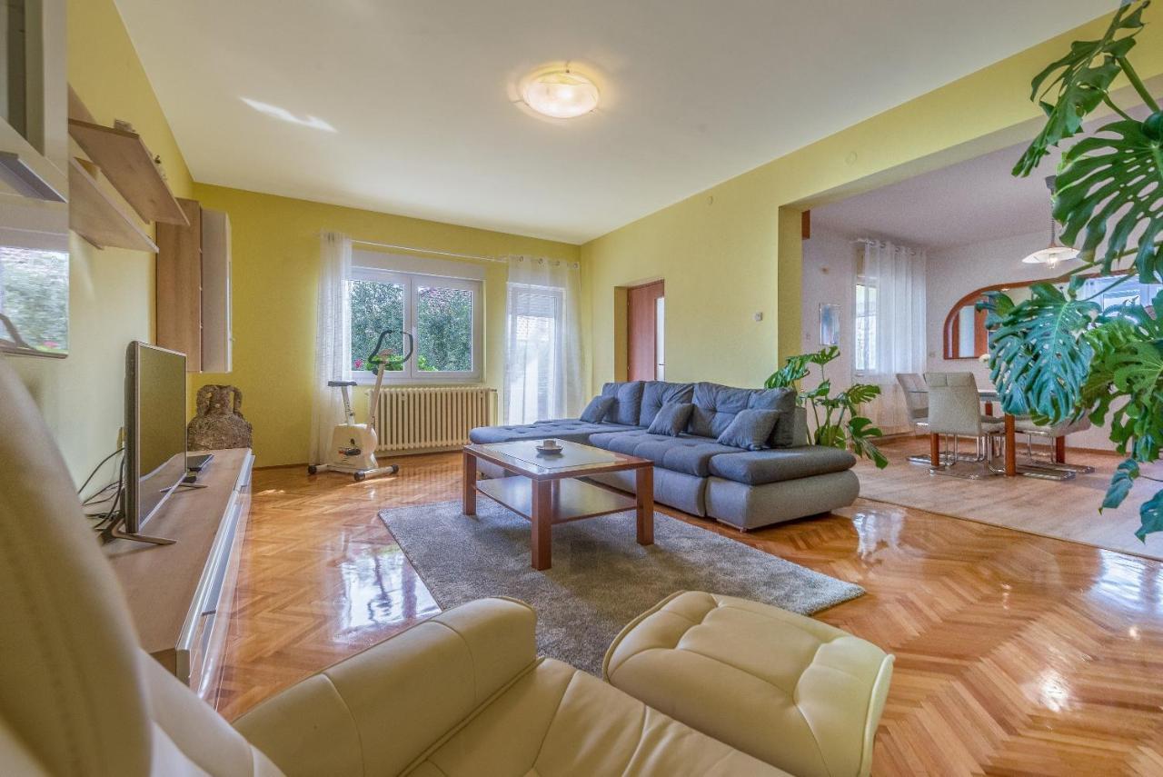 Apartments Villa Odesa With Shared Pool Zadar Eksteriør bilde