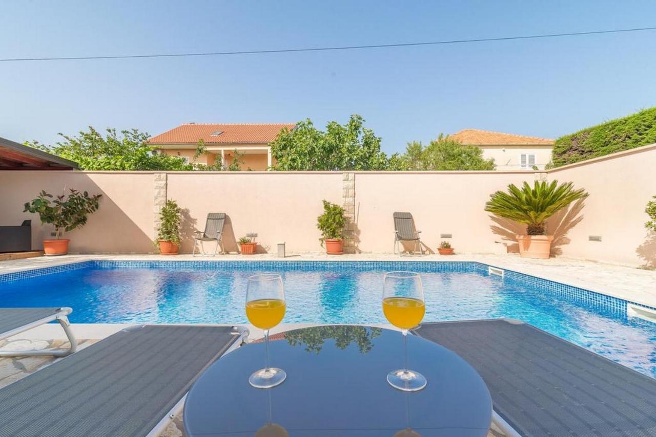Apartments Villa Odesa With Shared Pool Zadar Eksteriør bilde