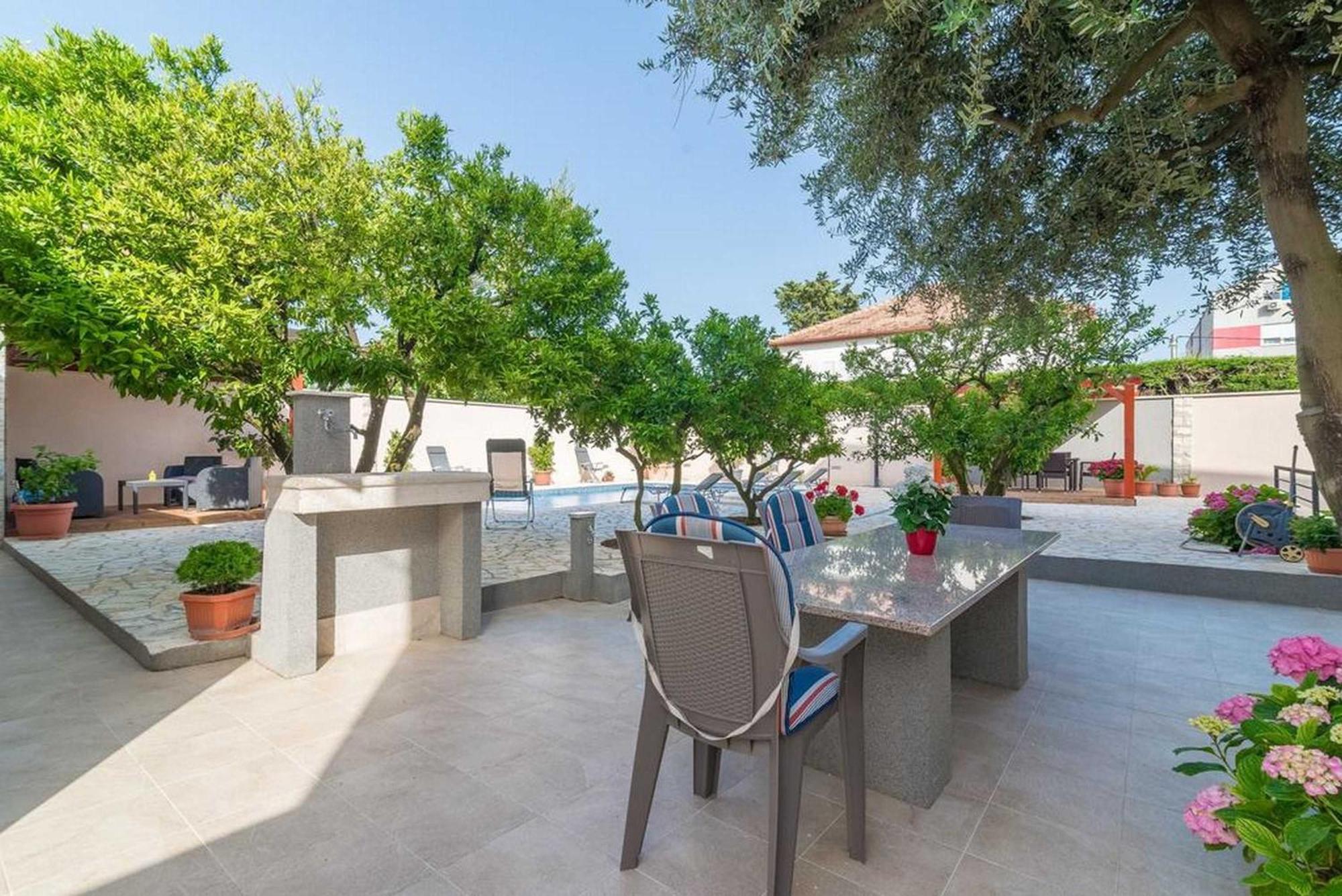 Apartments Villa Odesa With Shared Pool Zadar Rom bilde