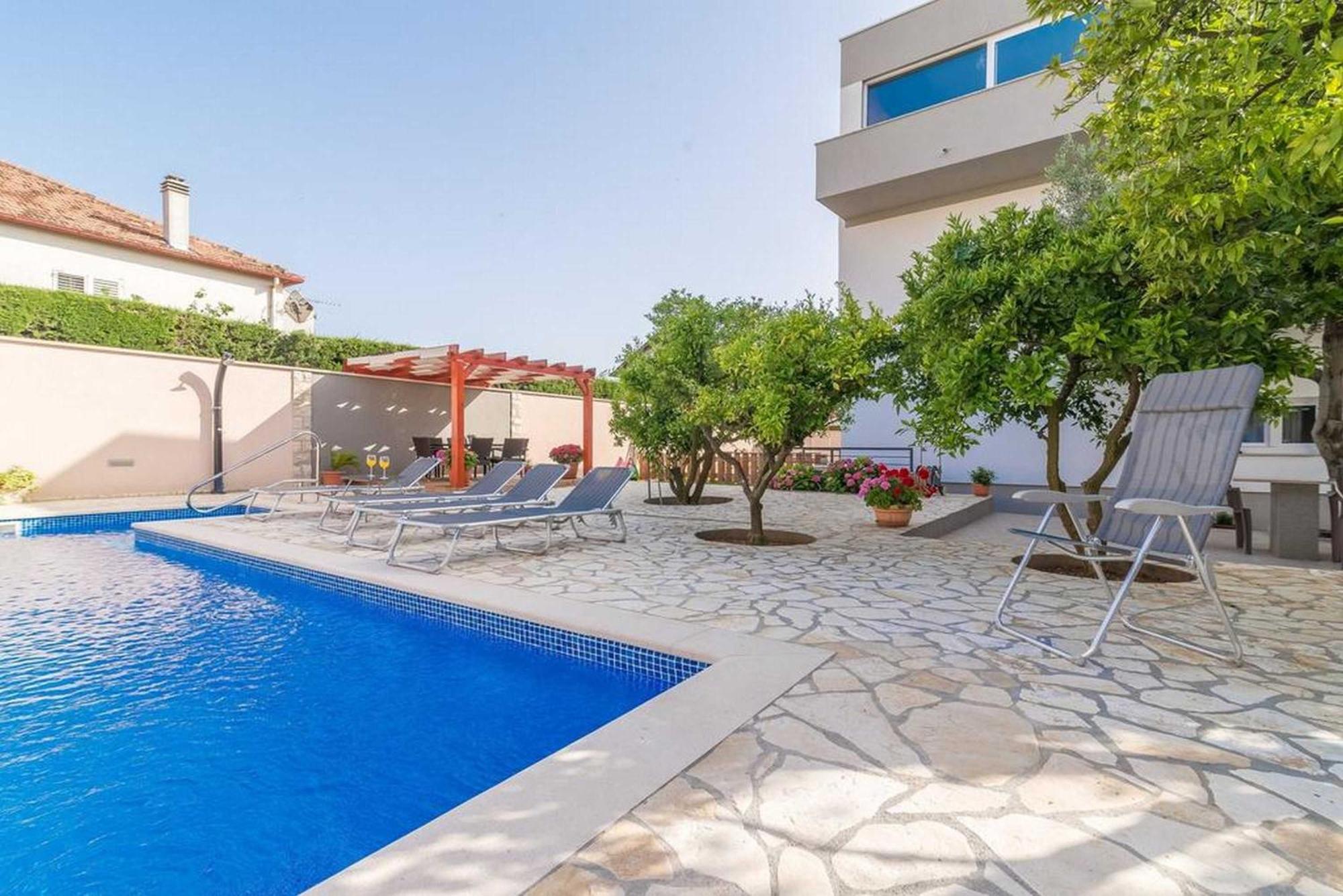 Apartments Villa Odesa With Shared Pool Zadar Rom bilde